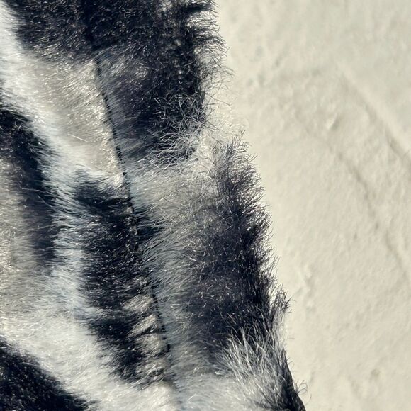 HENRI BENDEL LADIES VEST XS BLACK WHITE GREY VTG FAUX fur animal print 90s - Picture 3 of 10